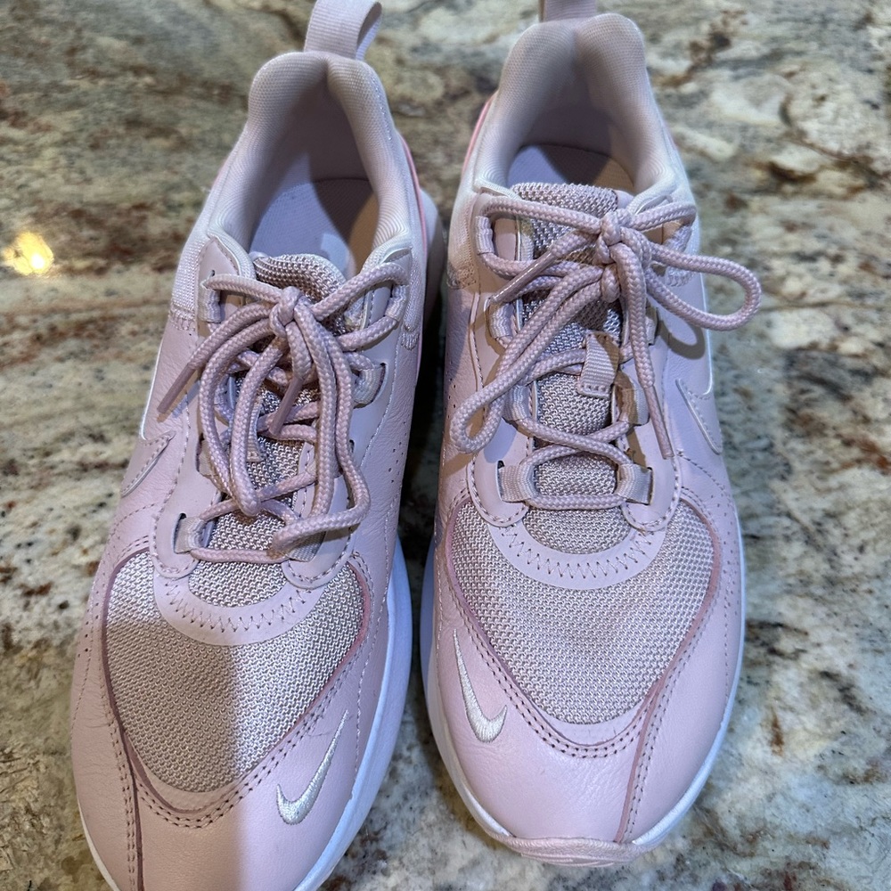Nike like new size 7 - Picture 2 of 5
